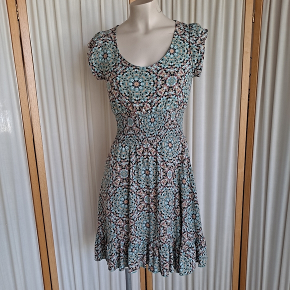 American Rag Mosaic, elastic fitted waist, faux cap sleeve, trumpet hem … - Picture 1 of 6